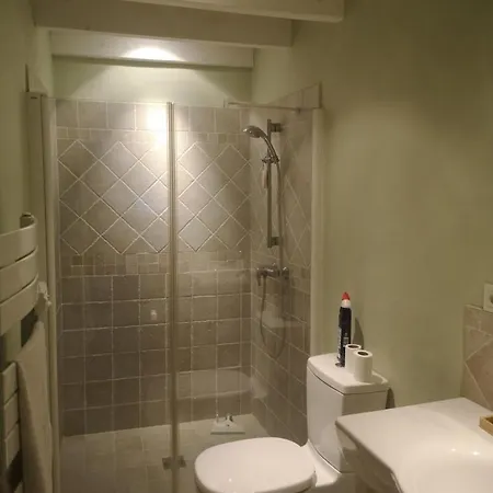 Indépendante Avec Salle De Bains Et Cuisine Aubussargues