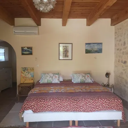 Alloggio in famiglia Indépendante Avec Salle De Bains Et Cuisine
