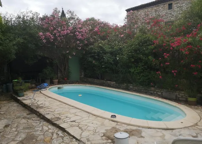 Independante Avec Salle De Bains Et Cuisine